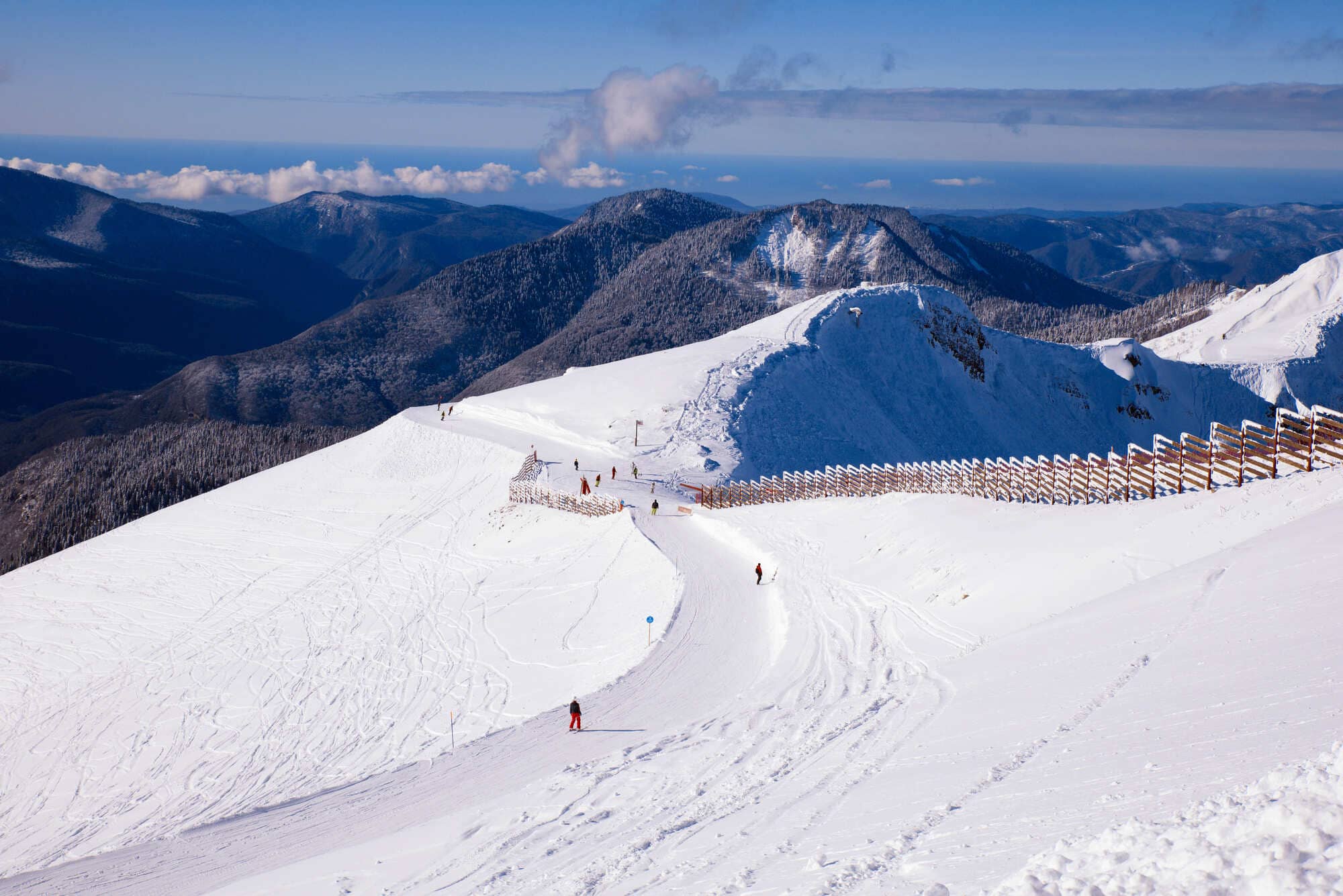 «Роза Хутор» временно приостановил продажи ски-пассов 