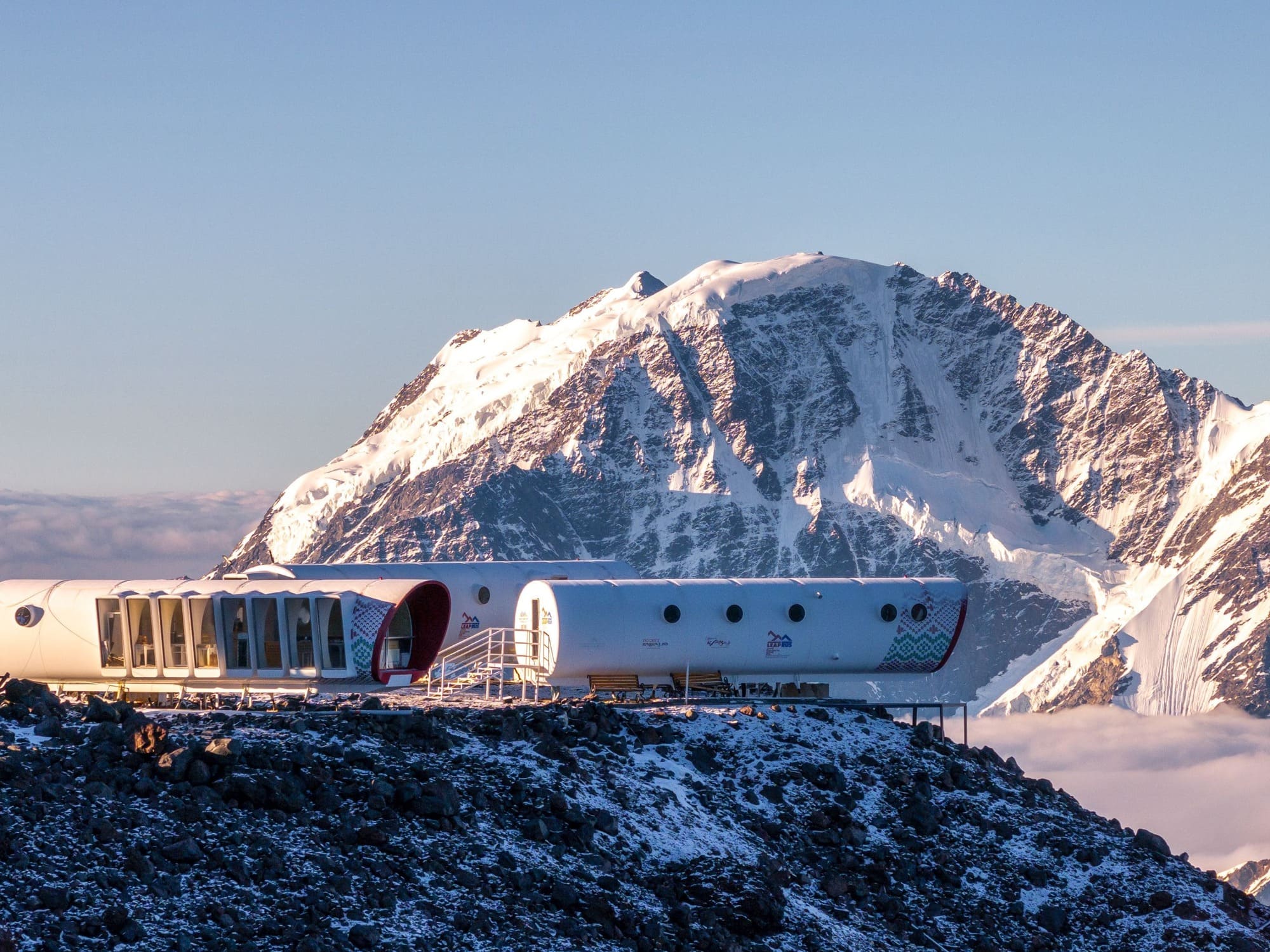 Отель на Эльбрусе начал работу под брендом Cosmos